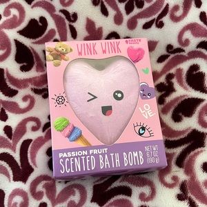 Wink Wink Bath Bomb